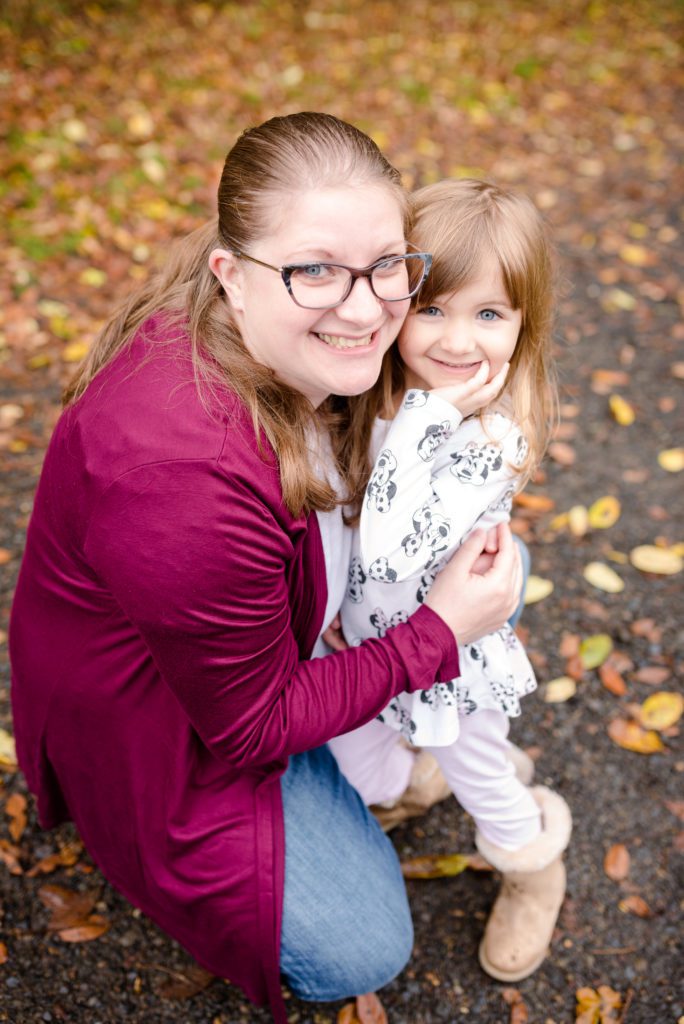 Mom and daughter photo Dorris Ranch fall family photo in Springfield, OR
