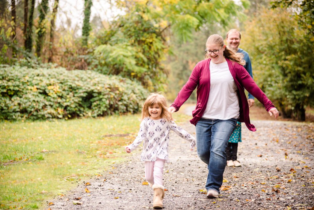 Dorris Ranch fall family photo in Springfield, OR